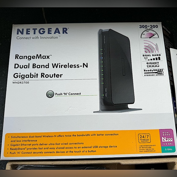 NETGEAR RangeMax Dual Band Wireless-N Gigabit Router - Picture 9 of 11